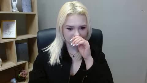 Snapshot of lilysweetxo chatting on February 2026 07:49:01 AM Lily online show from February 2026 07:49:01 AM