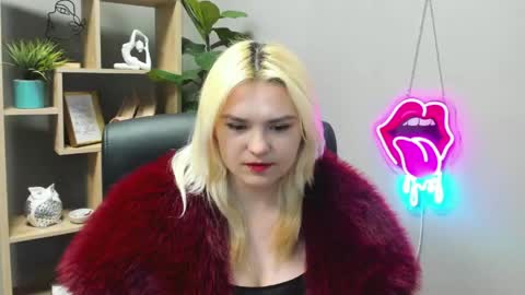 Snapshot of lilysweetxo chatting on April 2026 06:31:01 AM Lily online show from April 2026 06:31:01 AM
