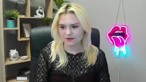 Snapshot of lilysweetxo chatting on April 2026 07:09:01 AM Lily online show from April 2026 07:09:01 AM