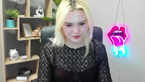 Snapshot of lilysweetxo chatting on April 2026 12:29:02 PM Lily online show from April 2026 12:29:02 PM