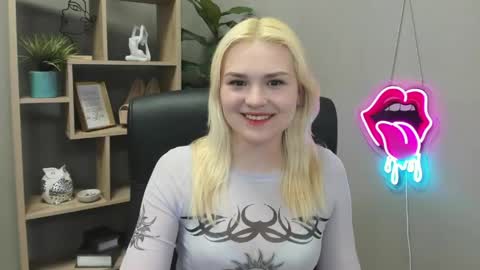 Snapshot of lilysweetxo chatting on April 2026 07:04:01 AM Lily online show from April 2026 07:04:01 AM