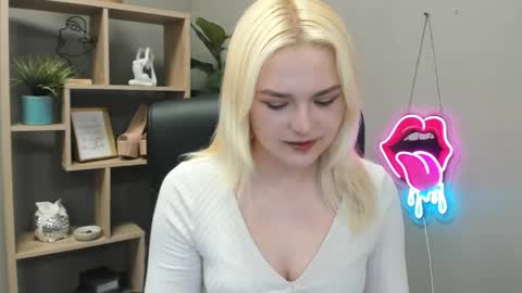 Snapshot of lilysweetxo chatting on May 2026 06:53:02 AM Lily online show from May 2026 06:53:02 AM