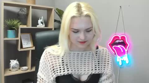 Snapshot of lilysweetxo chatting on May 2026 07:15:01 AM Lily online show from May 2026 07:15:01 AM