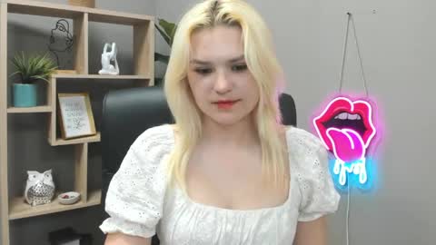 Snapshot of lilysweetxo chatting on May 2026 06:32:01 AM Lily online show from May 2026 06:32:01 AM