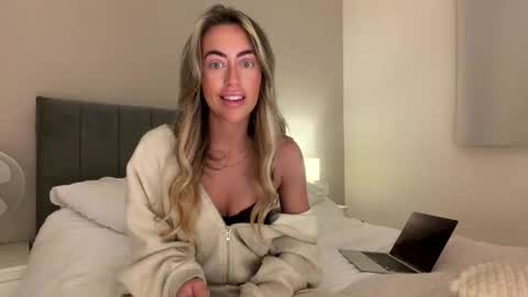 lilyxobloom online show from March 2026 10:03:01 PM