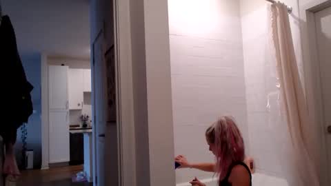 Lily Monroe online show from November 2025 05:00:02 PM