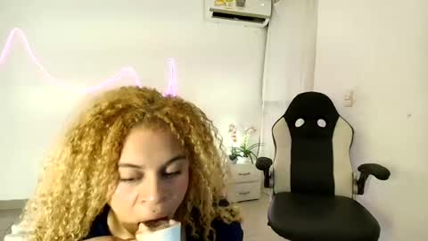 lina_andr online show from August 2026 02:33:02 AM