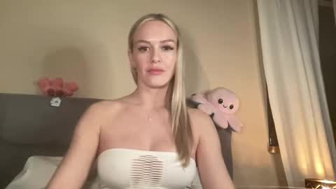 lina_frost online show from December 2025 07:07:02 PM