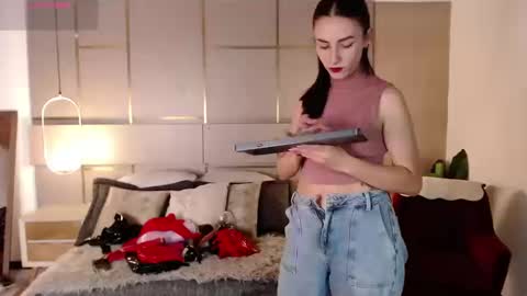 Snapshot of lina_montclair chatting on September 2025 08:01:02 PM Lina online show from September 2025 08:01:02 PM