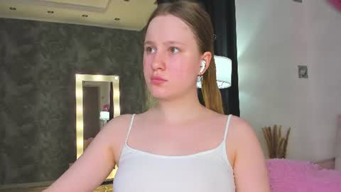 Lina online show from June 2026 03:26:02 AM