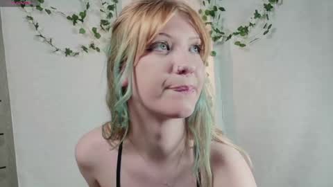 Snapshot of lina_vi chatting on June 2026 08:01:01 PM Lina online show from June 2026 08:01:01 PM