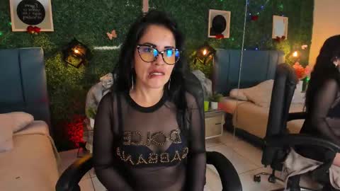 Lina  online show from December 2025 11:38:02 AM