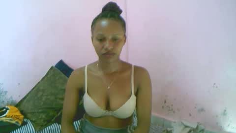 Snapshot of linah1123 chatting on April 2026 02:49:01 AM linah1123 online show from April 2026 02:49:01 AM