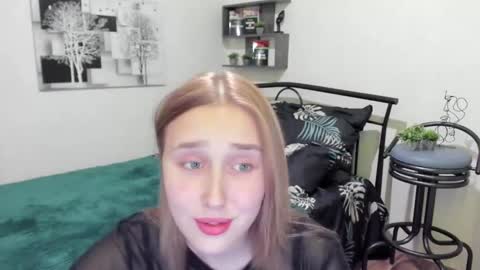 Lina online show from January 2025 09:28:01 PM