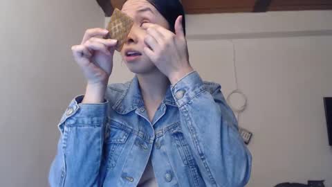 Snapshot of linavillada_ chatting on September 2025 04:23:01 AM Lina online show from September 2025 04:23:01 AM