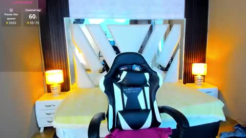  Linda  online show from November 2025 05:41:01 PM