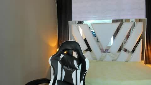  Linda  online show from April 2026 06:31:02 PM