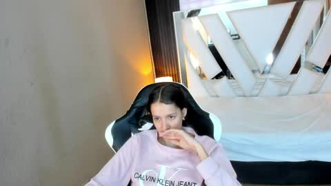  Linda  online show from April 2026 01:42:02 PM