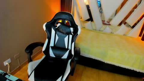  Linda  online show from May 2026 06:36:02 PM