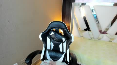  Linda  online show from May 2026 06:27:01 PM