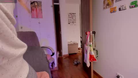 Giggles  online show from October 2025 01:18:01 PM