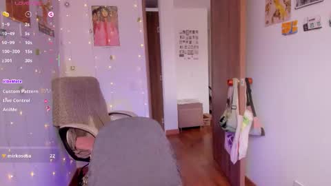 Giggles  online show from November 2025 05:12:02 PM