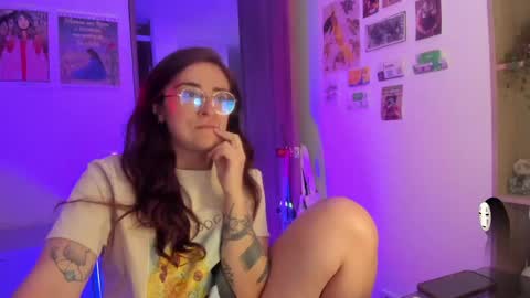 Giggles  online show from May 2026 12:52:02 AM
