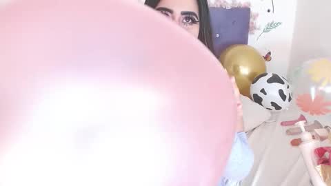 Linda  online show from March 2026 02:06:02 AM