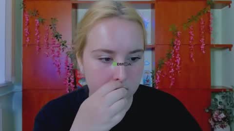 Snapshot of linda_lynx chatting on July 2026 09:05:01 AM linda_lynx online show from July 2026 09:05:01 AM