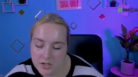 Snapshot of linda_lynx chatting on July 2026 08:51:01 AM linda_lynx online show from July 2026 08:51:01 AM