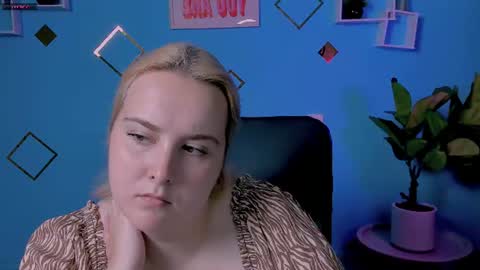 Snapshot of linda_lynx chatting on July 2026 08:28:01 AM linda_lynx online show from July 2026 08:28:01 AM