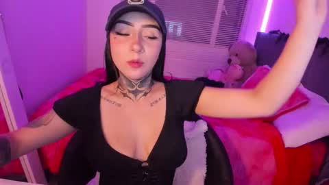 Lindaa maria  online show from September 2025 02:11:02 AM