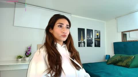 Maria Paula online show from May 2026 12:02:01 PM
