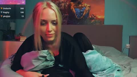 Snapshot of linda_roxy chatting on December 2024 10:23:01 PM Linda online show from December 2024 10:23:01 PM