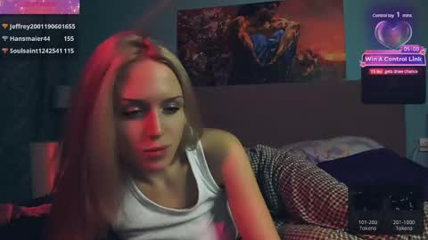 Snapshot of linda_roxy chatting on March 2025 08:29:02 PM Linda online show from March 2025 08:29:02 PM