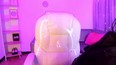 Snapshot of lindaa_miller chatting on January 2025 04:32:01 AM linda miller online show from January 2025 04:32:01 AM