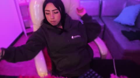 Snapshot of lindaa_miller chatting on February 2025 06:51:01 AM linda miller online show from February 2025 06:51:01 AM