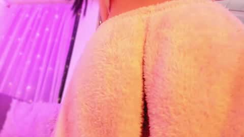 Snapshot of lindaa_miller chatting on February 2025 08:07:01 AM linda miller online show from February 2025 08:07:01 AM