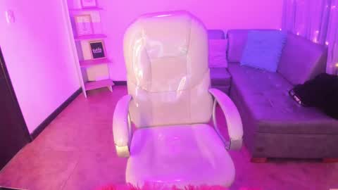 Snapshot of lindaa_miller chatting on March 2025 04:27:02 AM linda miller online show from March 2025 04:27:02 AM