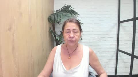 Snapshot of lindahottie chatting on April 2026 05:08:02 AM Linda online show from April 2026 05:08:02 AM