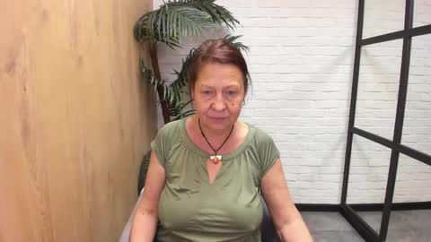 Snapshot of lindahottie chatting on April 2026 05:38:02 PM Linda online show from April 2026 05:38:02 PM