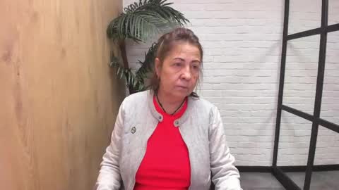 Snapshot of lindahottie chatting on April 2026 05:12:02 AM Linda online show from April 2026 05:12:02 AM