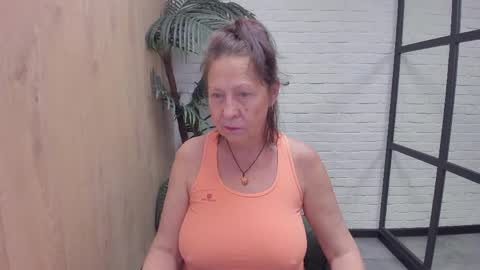 Snapshot of lindahottie chatting on May 2026 05:47:01 AM Linda online show from May 2026 05:47:01 AM