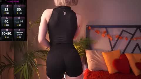 Snapshot of lindathacker chatting on November 2025 04:21:01 AM your Linda is back online show from November 2025 04:21:01 AM