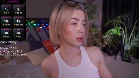 Snapshot of lindathacker chatting on December 2025 03:57:01 AM your Linda is back online show from December 2025 03:57:01 AM