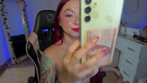 Snapshot of lindsay_khaleesi chatting on January 2025 04:50:01 AM Lindsay online show from January 2025 04:50:01 AM