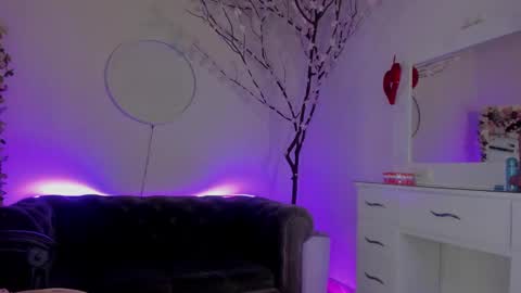 Snapshot of lindsay_khaleesi chatting on February 2025 01:11:02 AM Lindsay online show from February 2025 01:11:02 AM