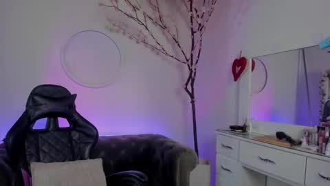 Snapshot of lindsay_khaleesi chatting on October 2025 09:12:02 PM Lindsay online show from October 2025 09:12:02 PM