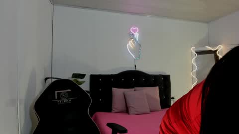 Linda  online show from April 2026 03:22:02 AM