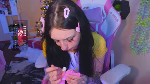 Lina online show from December 2024 09:00:02 PM